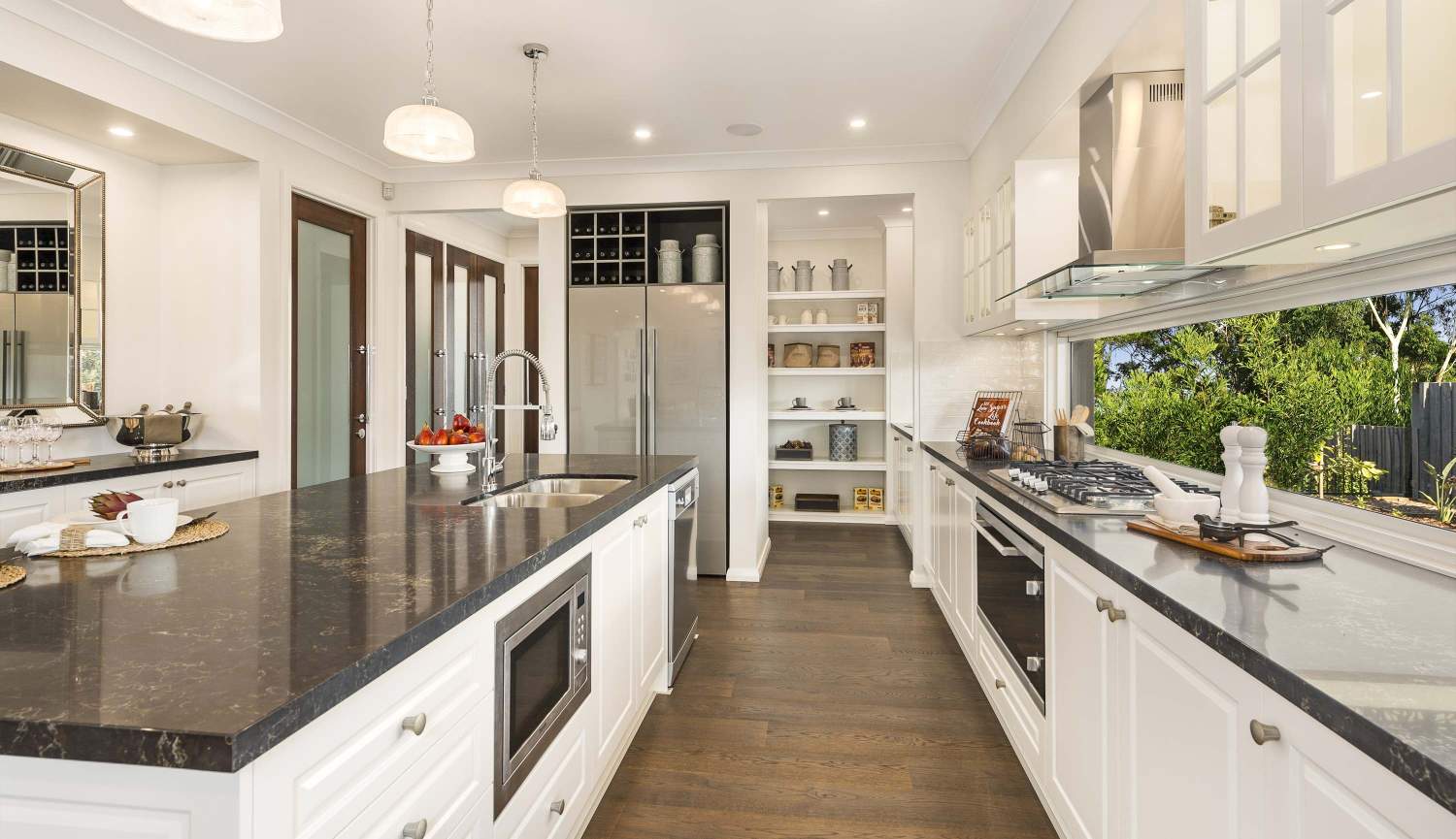 Bridgewaterexecutive-acreage-home-design-kitchen2