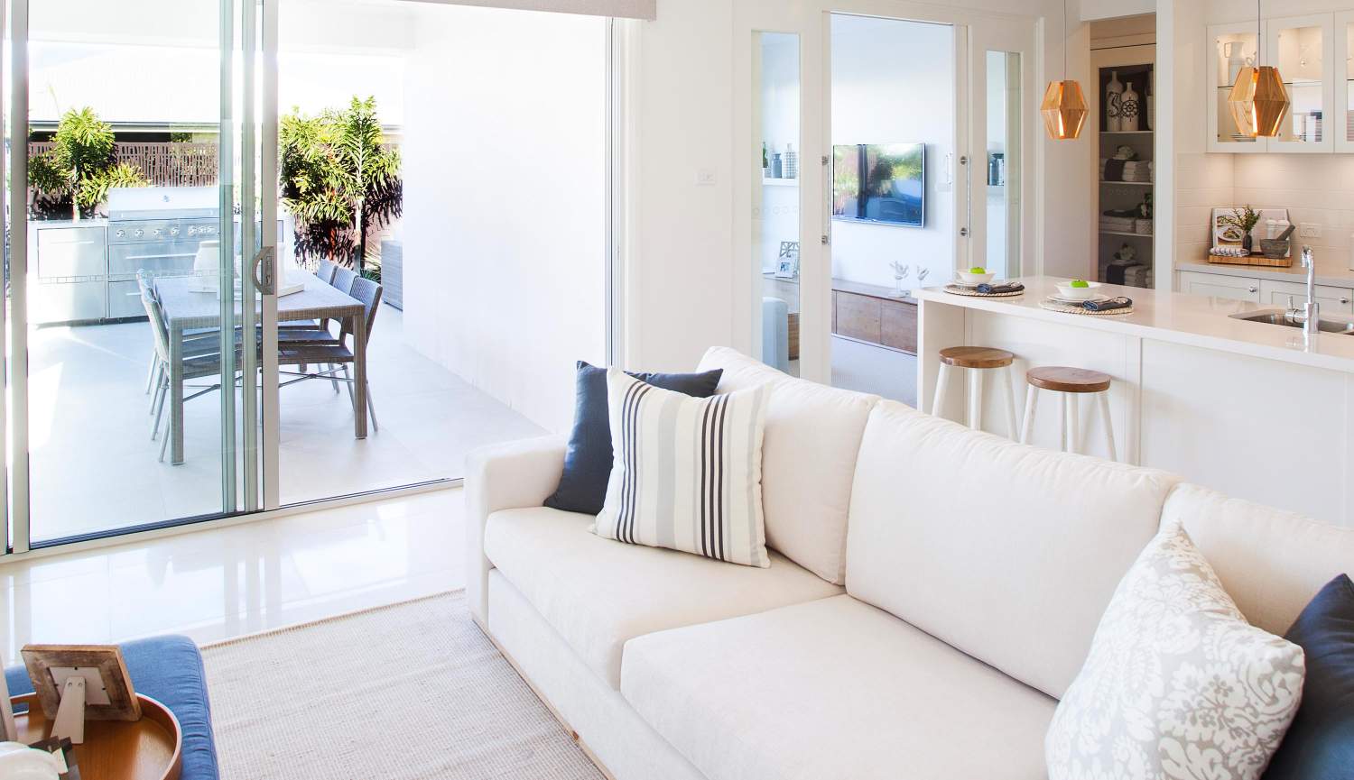 lyndoch-single-storey-home-design-living-kitchen